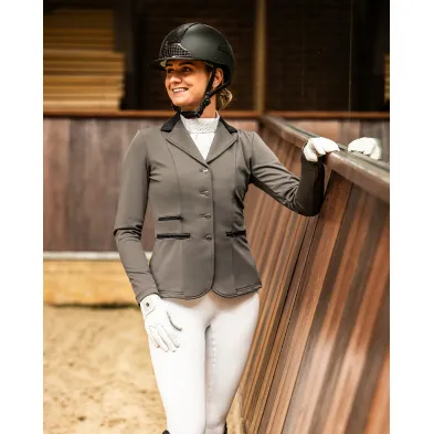 Americana de concurso, Juliet-QHP